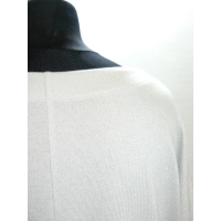 Delikatny wieczorowy SWETER Oversize z dekoltem - srebrny błysk